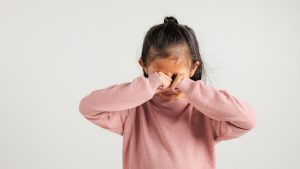 Anak yang Menangis dan Takut di Hari Pertama Sekolah